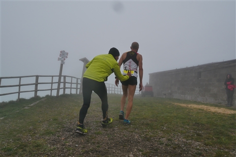 TRAIL di PIZZO San Michele N°3157 FOTO scattate a raffica in VETTA da Peppe Dalessio con nebbia e gran freddo - foto 35