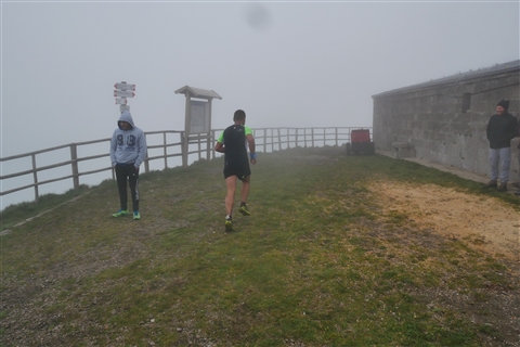 TRAIL di PIZZO San Michele N°3157 FOTO scattate a raffica in VETTA da Peppe Dalessio con nebbia e gran freddo - foto 313