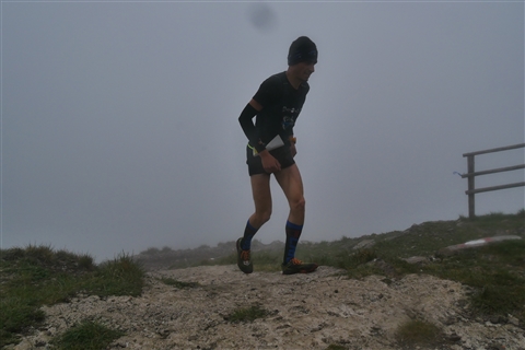 TRAIL di PIZZO San Michele N°3157 FOTO scattate a raffica in VETTA da Peppe Dalessio con nebbia e gran freddo - foto 400