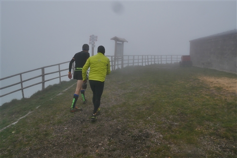 TRAIL di PIZZO San Michele N°3157 FOTO scattate a raffica in VETTA da Peppe Dalessio con nebbia e gran freddo - foto 419