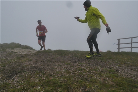 TRAIL di PIZZO San Michele N°3157 FOTO scattate a raffica in VETTA da Peppe Dalessio con nebbia e gran freddo - foto 536
