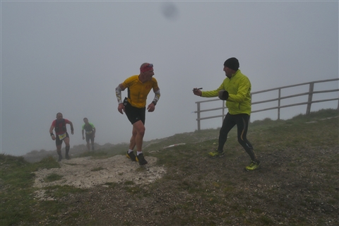 TRAIL di PIZZO San Michele N°3157 FOTO scattate a raffica in VETTA da Peppe Dalessio con nebbia e gran freddo - foto 713