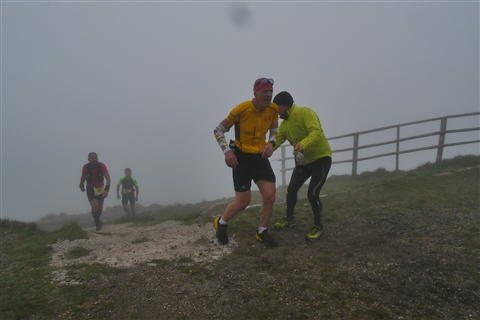 TRAIL di PIZZO San Michele N°3157 FOTO scattate a raffica in VETTA da Peppe Dalessio con nebbia e gran freddo - foto 718