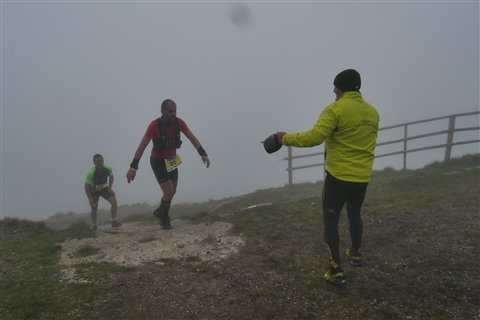 TRAIL di PIZZO San Michele N°3157 FOTO scattate a raffica in VETTA da Peppe Dalessio con nebbia e gran freddo - foto 744