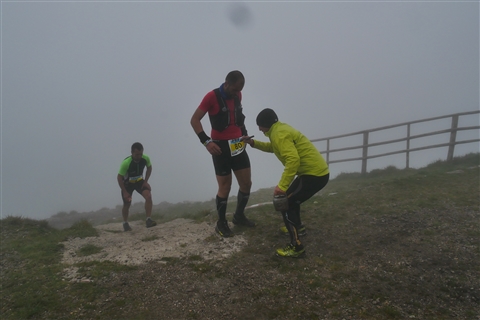 TRAIL di PIZZO San Michele N°3157 FOTO scattate a raffica in VETTA da Peppe Dalessio con nebbia e gran freddo - foto 754