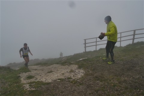 TRAIL di PIZZO San Michele N°3157 FOTO scattate a raffica in VETTA da Peppe Dalessio con nebbia e gran freddo - foto 800