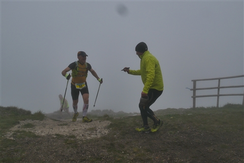TRAIL di PIZZO San Michele N°3157 FOTO scattate a raffica in VETTA da Peppe Dalessio con nebbia e gran freddo - foto 859