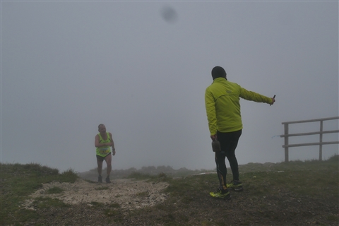 TRAIL di PIZZO San Michele N°3157 FOTO scattate a raffica in VETTA da Peppe Dalessio con nebbia e gran freddo - foto 897
