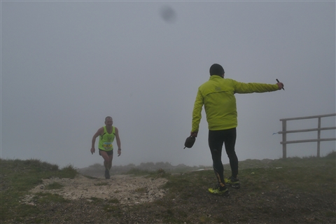 TRAIL di PIZZO San Michele N°3157 FOTO scattate a raffica in VETTA da Peppe Dalessio con nebbia e gran freddo - foto 900