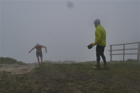 TRAIL di PIZZO San Michele N°3157 FOTO scattate a raffica in VETTA da Peppe Dalessio con nebbia e gran freddo - foto 937