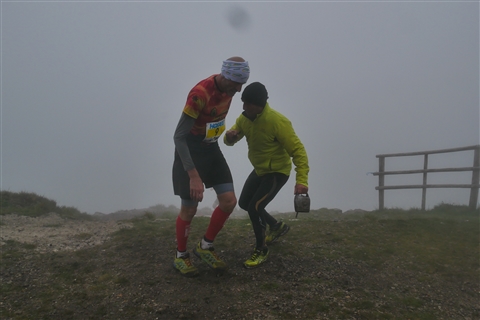 TRAIL di PIZZO San Michele N°3157 FOTO scattate a raffica in VETTA da Peppe Dalessio con nebbia e gran freddo - foto 970
