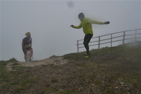 TRAIL di PIZZO San Michele N°3157 FOTO scattate a raffica in VETTA da Peppe Dalessio con nebbia e gran freddo - foto 1018