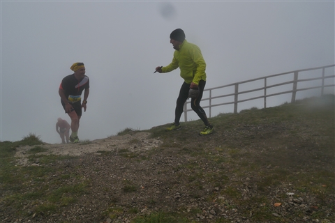 TRAIL di PIZZO San Michele N°3157 FOTO scattate a raffica in VETTA da Peppe Dalessio con nebbia e gran freddo - foto 1023
