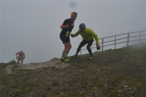 TRAIL di PIZZO San Michele N°3157 FOTO scattate a raffica in VETTA da Peppe Dalessio con nebbia e gran freddo - foto 1036
