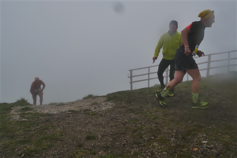 TRAIL di PIZZO San Michele N°3157 FOTO scattate a raffica in VETTA da Peppe Dalessio con nebbia e gran freddo - foto 1043