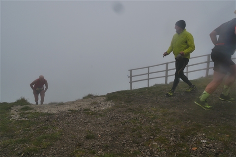 TRAIL di PIZZO San Michele N°3157 FOTO scattate a raffica in VETTA da Peppe Dalessio con nebbia e gran freddo - foto 1045