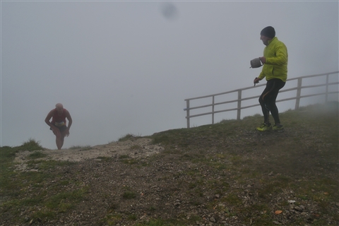 TRAIL di PIZZO San Michele N°3157 FOTO scattate a raffica in VETTA da Peppe Dalessio con nebbia e gran freddo - foto 1047