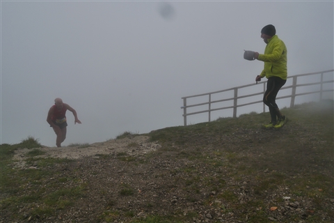 TRAIL di PIZZO San Michele N°3157 FOTO scattate a raffica in VETTA da Peppe Dalessio con nebbia e gran freddo - foto 1048