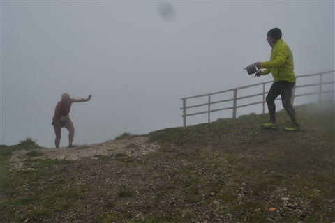 TRAIL di PIZZO San Michele N°3157 FOTO scattate a raffica in VETTA da Peppe Dalessio con nebbia e gran freddo - foto 1050