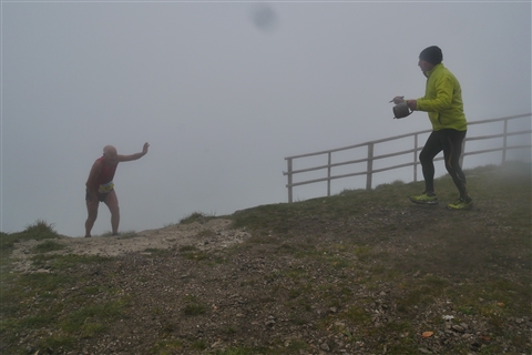 TRAIL di PIZZO San Michele N°3157 FOTO scattate a raffica in VETTA da Peppe Dalessio con nebbia e gran freddo - foto 1051