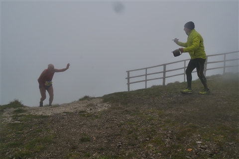 TRAIL di PIZZO San Michele N°3157 FOTO scattate a raffica in VETTA da Peppe Dalessio con nebbia e gran freddo - foto 1052