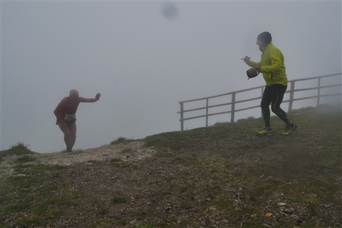 TRAIL di PIZZO San Michele N°3157 FOTO scattate a raffica in VETTA da Peppe Dalessio con nebbia e gran freddo - foto 1053