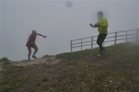 TRAIL di PIZZO San Michele N°3157 FOTO scattate a raffica in VETTA da Peppe Dalessio con nebbia e gran freddo - foto 1057