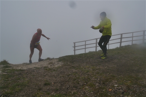 TRAIL di PIZZO San Michele N°3157 FOTO scattate a raffica in VETTA da Peppe Dalessio con nebbia e gran freddo - foto 1058
