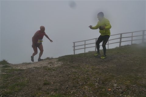 TRAIL di PIZZO San Michele N°3157 FOTO scattate a raffica in VETTA da Peppe Dalessio con nebbia e gran freddo - foto 1059
