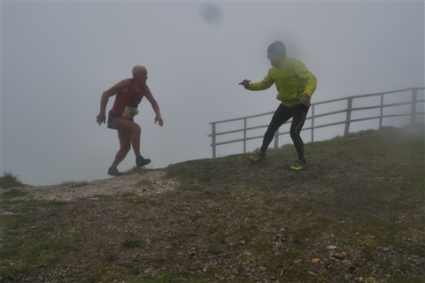 TRAIL di PIZZO San Michele N°3157 FOTO scattate a raffica in VETTA da Peppe Dalessio con nebbia e gran freddo - foto 1061