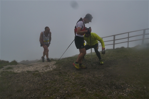 TRAIL di PIZZO San Michele N°3157 FOTO scattate a raffica in VETTA da Peppe Dalessio con nebbia e gran freddo - foto 1116