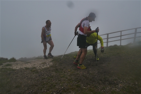 TRAIL di PIZZO San Michele N°3157 FOTO scattate a raffica in VETTA da Peppe Dalessio con nebbia e gran freddo - foto 1119