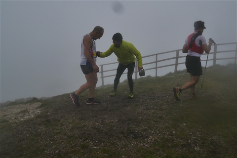 TRAIL di PIZZO San Michele N°3157 FOTO scattate a raffica in VETTA da Peppe Dalessio con nebbia e gran freddo - foto 1131
