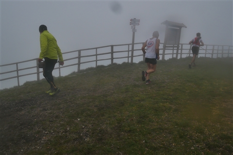 TRAIL di PIZZO San Michele N°3157 FOTO scattate a raffica in VETTA da Peppe Dalessio con nebbia e gran freddo - foto 1153