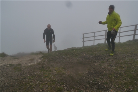 TRAIL di PIZZO San Michele N°3157 FOTO scattate a raffica in VETTA da Peppe Dalessio con nebbia e gran freddo - foto 1158