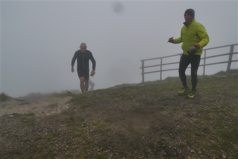 TRAIL di PIZZO San Michele N°3157 FOTO scattate a raffica in VETTA da Peppe Dalessio con nebbia e gran freddo - foto 1160