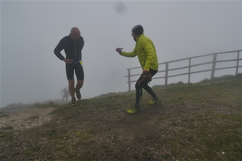 TRAIL di PIZZO San Michele N°3157 FOTO scattate a raffica in VETTA da Peppe Dalessio con nebbia e gran freddo - foto 1171
