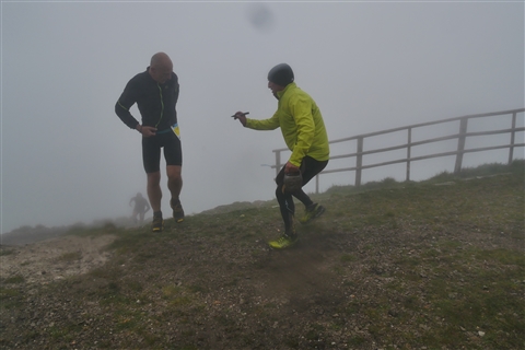 TRAIL di PIZZO San Michele N°3157 FOTO scattate a raffica in VETTA da Peppe Dalessio con nebbia e gran freddo - foto 1172