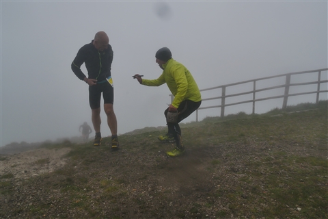 TRAIL di PIZZO San Michele N°3157 FOTO scattate a raffica in VETTA da Peppe Dalessio con nebbia e gran freddo - foto 1173