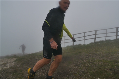 TRAIL di PIZZO San Michele N°3157 FOTO scattate a raffica in VETTA da Peppe Dalessio con nebbia e gran freddo - foto 1189