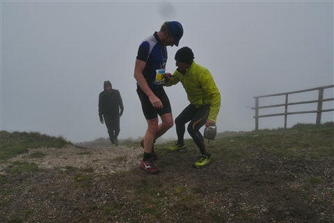 TRAIL di PIZZO San Michele N°3157 FOTO scattate a raffica in VETTA da Peppe Dalessio con nebbia e gran freddo - foto 1262