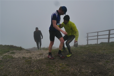 TRAIL di PIZZO San Michele N°3157 FOTO scattate a raffica in VETTA da Peppe Dalessio con nebbia e gran freddo - foto 1263