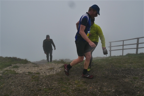 TRAIL di PIZZO San Michele N°3157 FOTO scattate a raffica in VETTA da Peppe Dalessio con nebbia e gran freddo - foto 1265