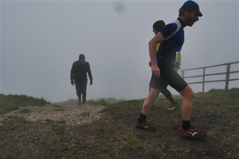 TRAIL di PIZZO San Michele N°3157 FOTO scattate a raffica in VETTA da Peppe Dalessio con nebbia e gran freddo - foto 1267
