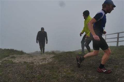 TRAIL di PIZZO San Michele N°3157 FOTO scattate a raffica in VETTA da Peppe Dalessio con nebbia e gran freddo - foto 1268