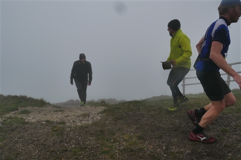 TRAIL di PIZZO San Michele N°3157 FOTO scattate a raffica in VETTA da Peppe Dalessio con nebbia e gran freddo - foto 1269