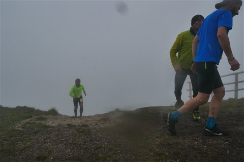 TRAIL di PIZZO San Michele N°3157 FOTO scattate a raffica in VETTA da Peppe Dalessio con nebbia e gran freddo - foto 1337
