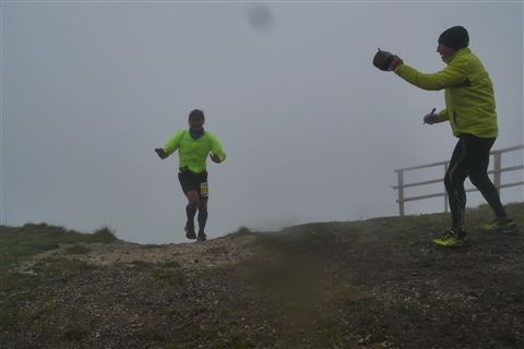 TRAIL di PIZZO San Michele N°3157 FOTO scattate a raffica in VETTA da Peppe Dalessio con nebbia e gran freddo - foto 1351