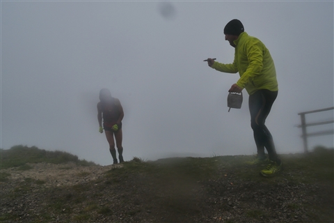 TRAIL di PIZZO San Michele N°3157 FOTO scattate a raffica in VETTA da Peppe Dalessio con nebbia e gran freddo - foto 1376