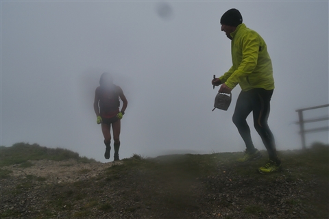 TRAIL di PIZZO San Michele N°3157 FOTO scattate a raffica in VETTA da Peppe Dalessio con nebbia e gran freddo - foto 1380
